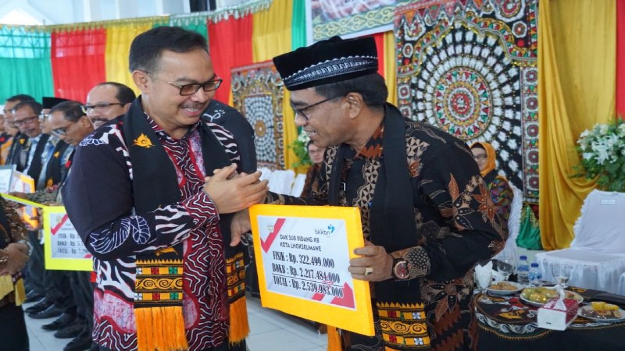 Kepala BKKBN Hasto Wardoyo saat berkunjung ke Kabupaten Bener Meriah di Aceh pada Kamis (12/1/2023). (FOTO ANTARA/HO-BKKBN)