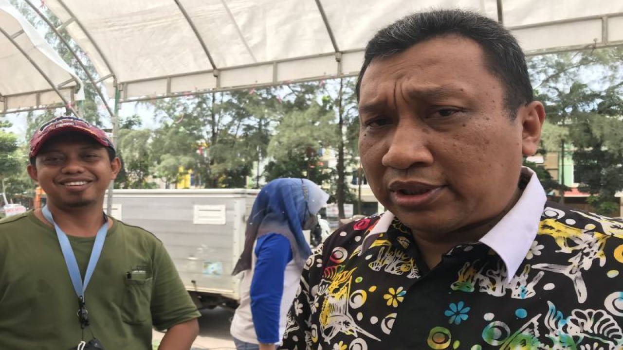 Kepala Dinas Lingkungan Hidup Kota Batam Herman Rozie (ANTARA/Yude)