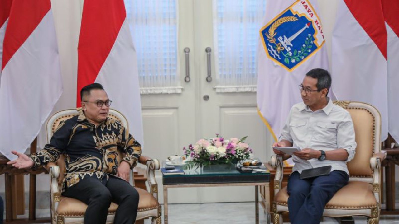 Penjabat Gubernur DKI Heru Budi Hartono (kanan) menerima kunjungan Duta Besar RI untuk Panama, Honduras, Kosta Rika dan Nikaragua, Sukmo Harsono di Balai Kota Jakarta, Jumat (27/1/2023) ANTARA/HO-Pemprov DKI