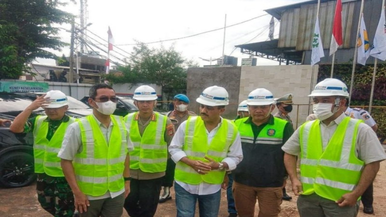 Tangkapan layar - Penjabat Gubernur DKI Heru Budi Hartono (dua dari kiri) meninjau proyek sodetan Kali Ciliwung di Jakarta Timur, Senin (23/1/2023) ANTARA/Instagram/@sudinhub_jaktim