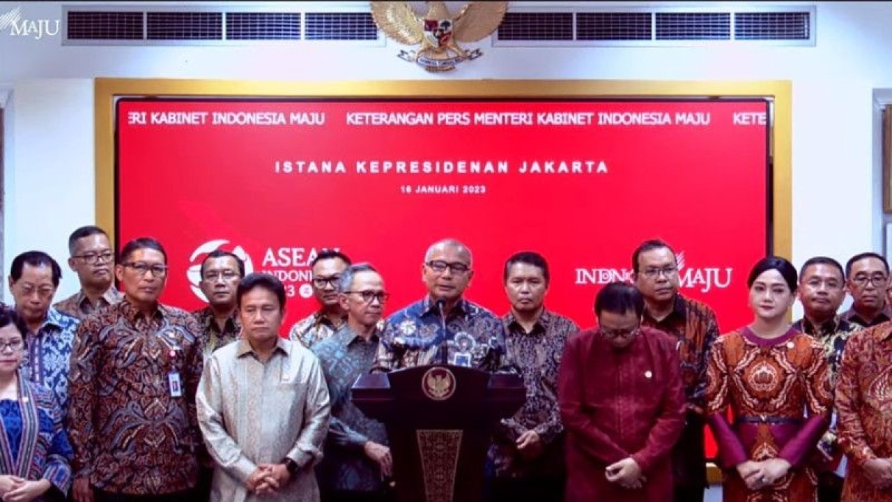 Ketua Umum Himpunan Bank-Bank Milik Negara (Himbara) yang juga menjabat Drektur Utama PT Bank Rakyat Indonesia Tbk (BRI) Sunarso dalam konpers di Jakarta, Senin (16/1/2023). (ANTARA/Sanya Dinda)