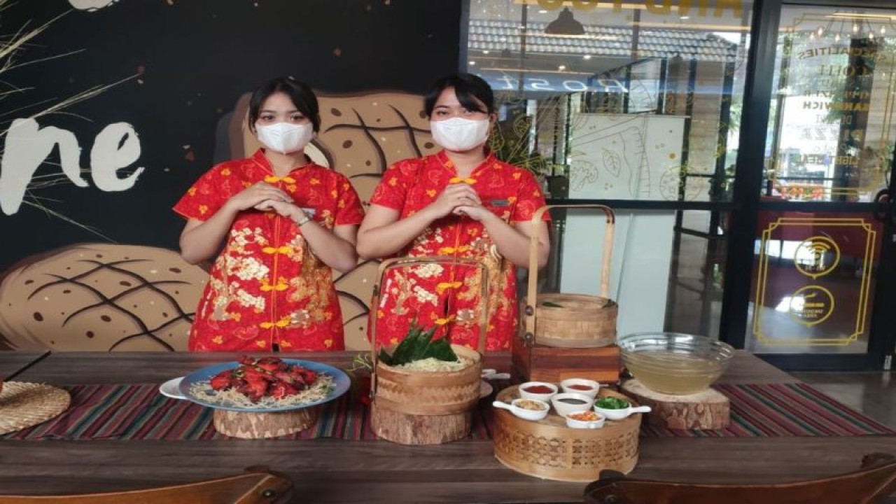Hotel Aston Inn Pandanaran Semarang menyambut perayaan Tahun Baru Imlek 2574 Kongzili (ANTARA/Zuhdiar Laeis)