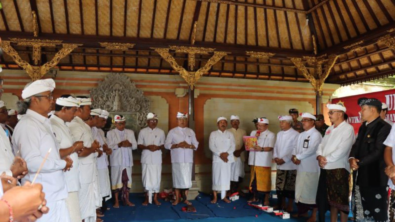 Pelantikan PHDI Bangli disaksikan oleh Wakil Bupati Bangli I Wayan Diar. ANTARA/HO-Humas PHDI Bangli