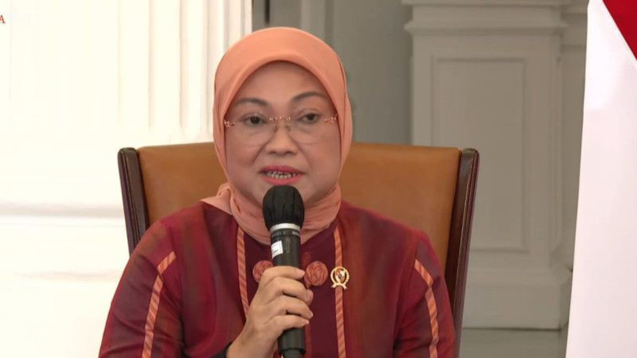 Tangkapan layar Menteri Ketenagakerjaan Ida Fauziyah memberikan keterangan pers sebagaimana ditayangkan secara virtual di Jakarta, Rabu (18/1/2023) (ANTARA/Mentari Dwi Gayati)