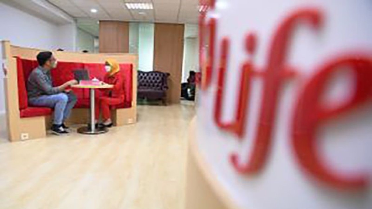 Ilustrasi: Costumer Care Representative IFG Life melayani nasabah saat pembukaan Customer Center IFG Life di Graha CIMB Niaga, Jakarta. ANTARA FOTO/Hafidz Mubarak A/aww.