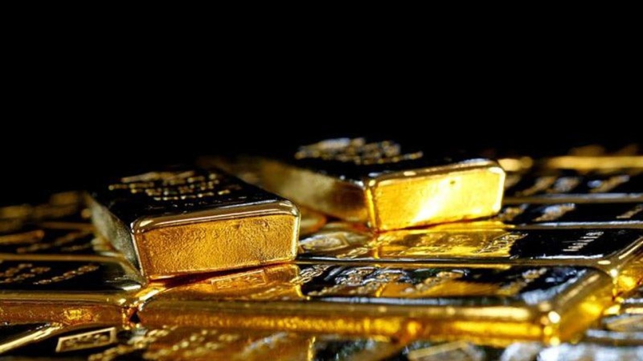 Ilustrasi - Batangan emas di pabrik pemisahan emas dan perak di Wina, Austria. ANTARA/REUTERS/Leonhard Foeger/aa.