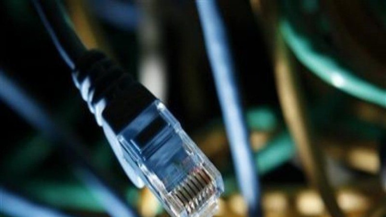 Ilustrasi - Kabel internet terlepas. (reuters)