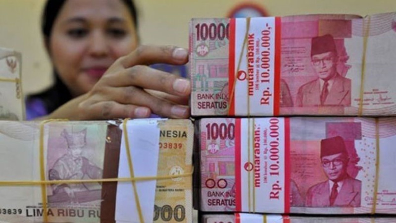 Ilustrasi - Rupiah melemah terhadap dolar AS. (ANTARA/Yudhi Mahatma/pri)