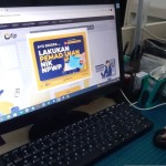 Ilustrasi - Wajib pajak membuka layanan online perpajakan. (ANTARA/Dedi)-1674023173