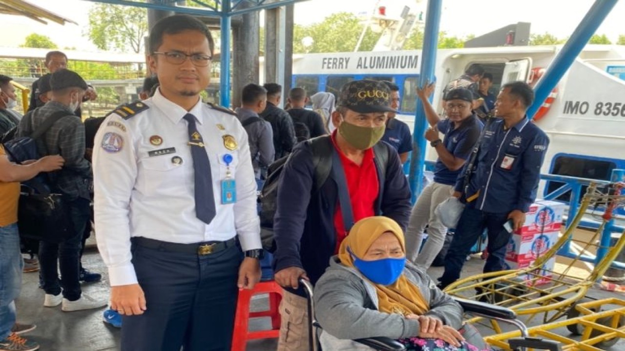 AH (55) WN Malaysia ditolak masuk oleh Kantor Imigrasi Kelas I TPI Dumai pada Kamis (5/1/2023), karena yang bersangkutan diketahui memasuki Riau, Indonesia secara ilegal. ANTARA/HO-Humas Kanwil Kemenkumham Riau