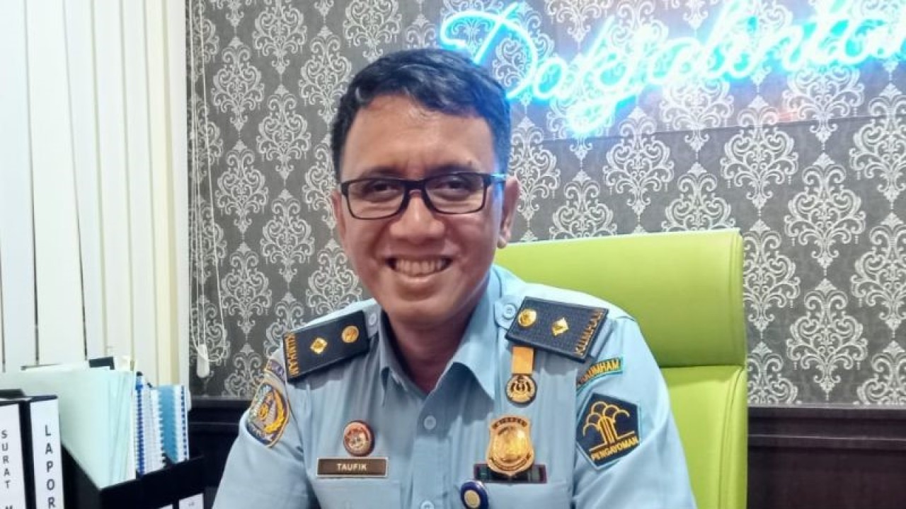 Kepala Bidang Dokumen Perjalanan dan Izin Tinggal Kantor Imigrasi Kelas I Khusus TPI Batam Mohamad Taufik Suleman. ANTARA/Jessica