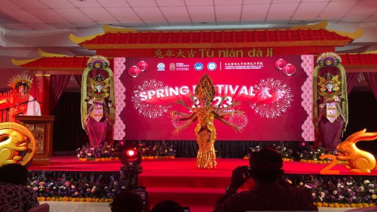 Pelaksanaan Spring Festival dalam rangka Tahun Baru Imlek di Denpasar, Bali, Kamis (19/1/2023). ANTARA/Ni Putu Putri Muliantari