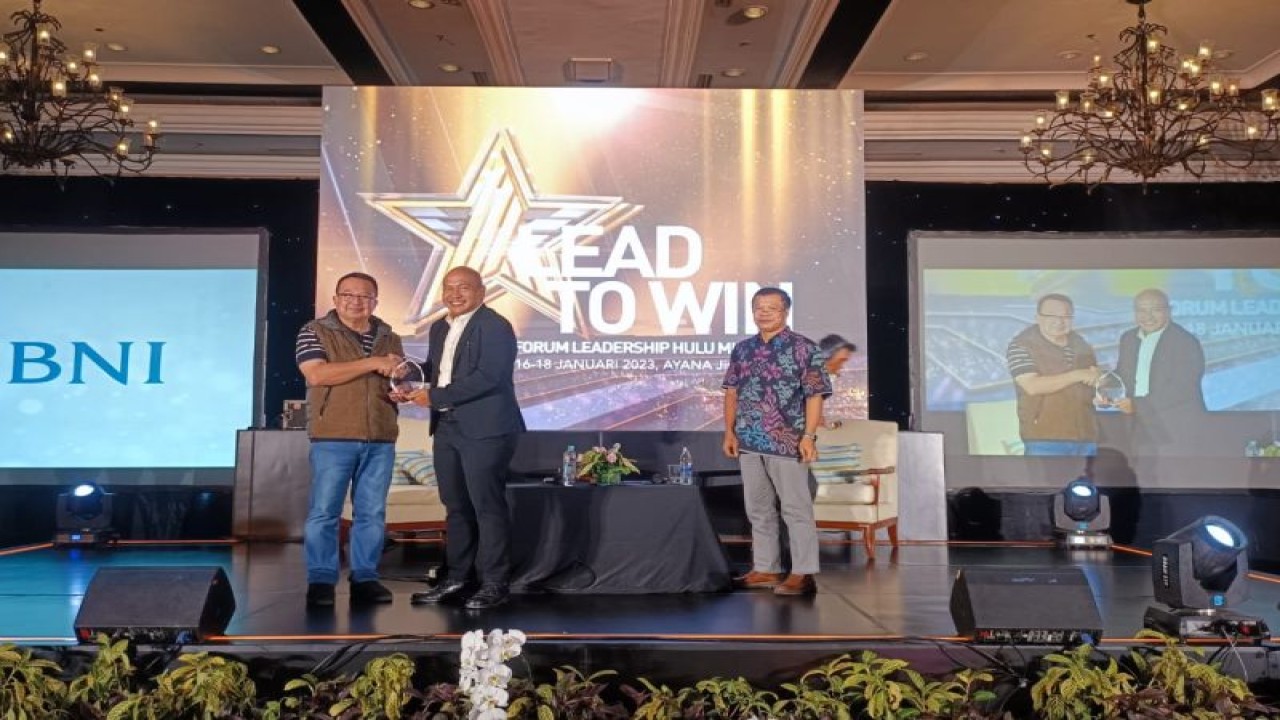 Kepala Divisi Sumber Daya Manusia SKK Migas Hudi Suryodipuro (tengah) dalam Forum Leadership Hulu Migas 2023 di Jimbaran, Bali, Rabu (18/1/2023). ANTARA/HO-SKK Migas.