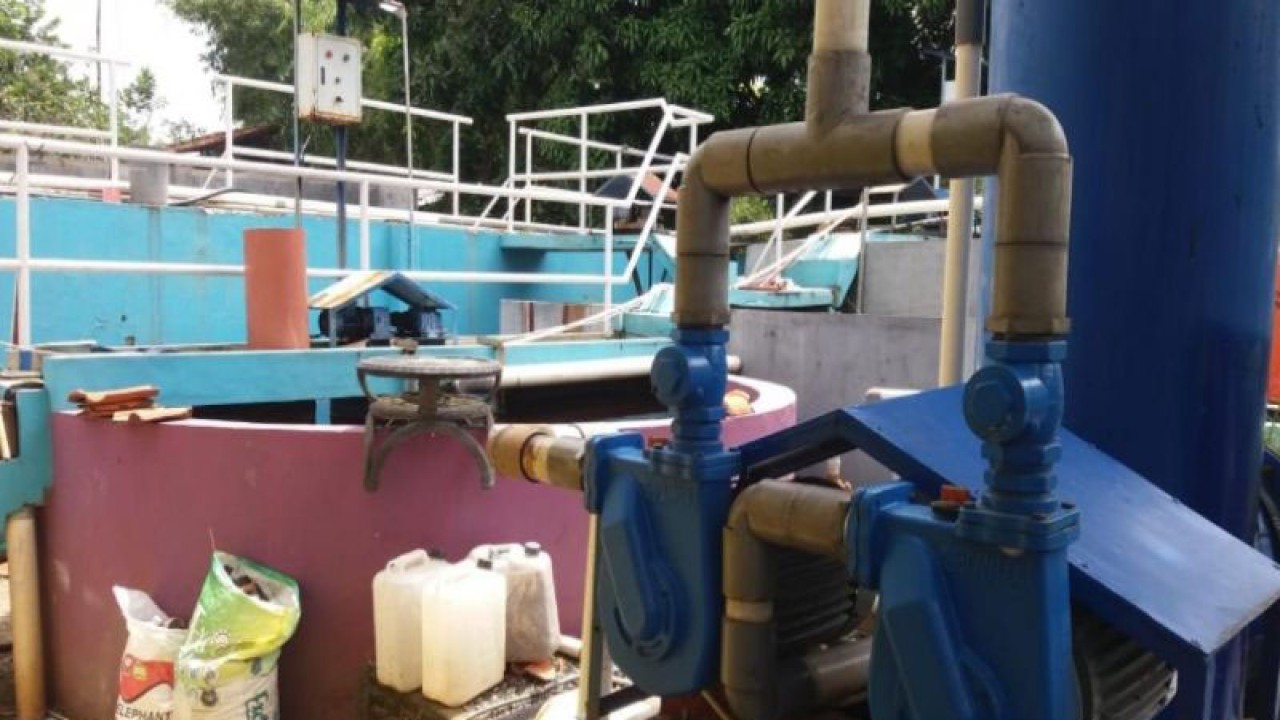 Sebuah bangunan instalasi pengolah air limbah (ipal) komunal yang dibangun oleh Pemerintah Kota Pekalongan, Kamis (12/1/2023). (ANTARA/Kutnadi)