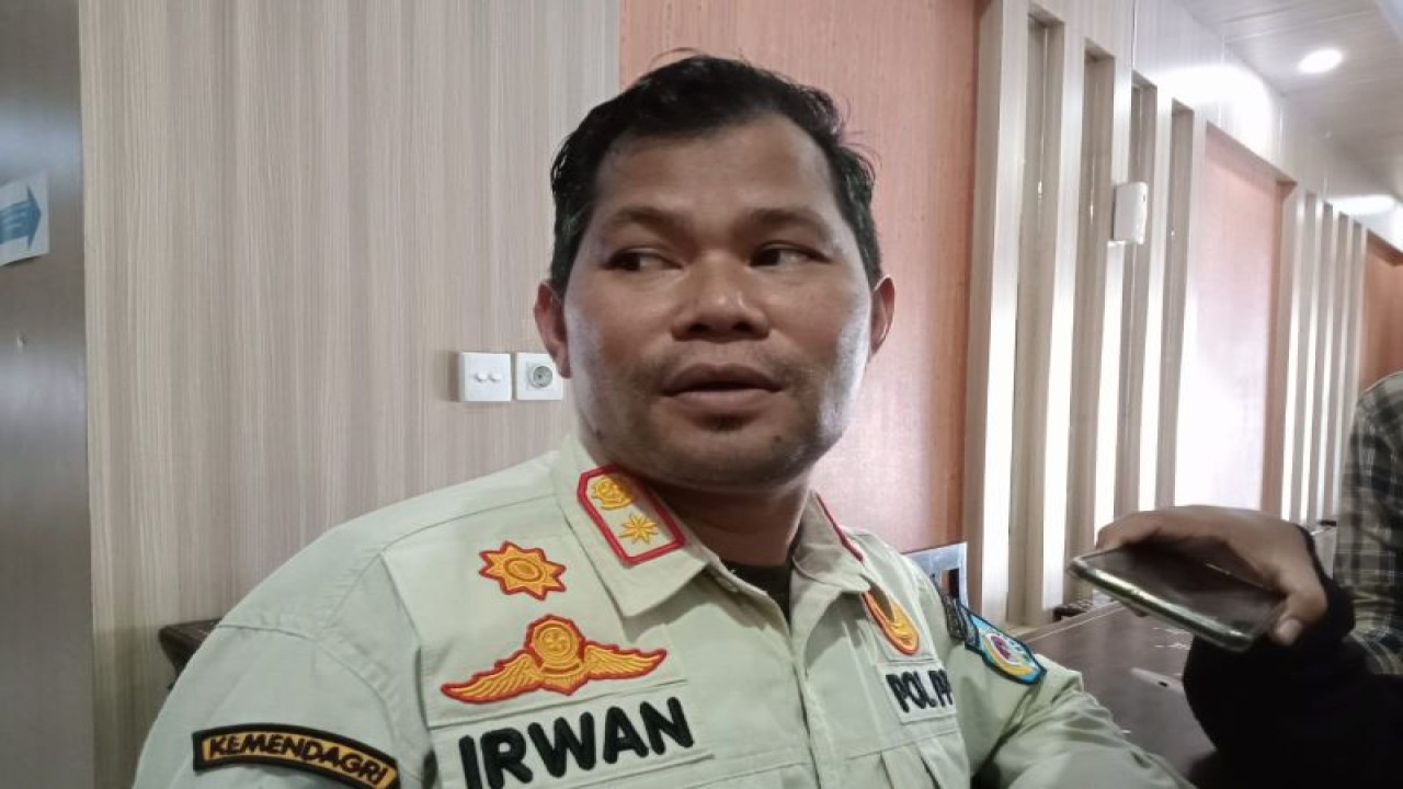 Kepala Satuan Polisi Pamong Praja (Satpol PP) Kota Mataram, Provinsi NTB, Irwan Rahadi. (FOTO ANTARA/Nirkomala)  KOMENTAR