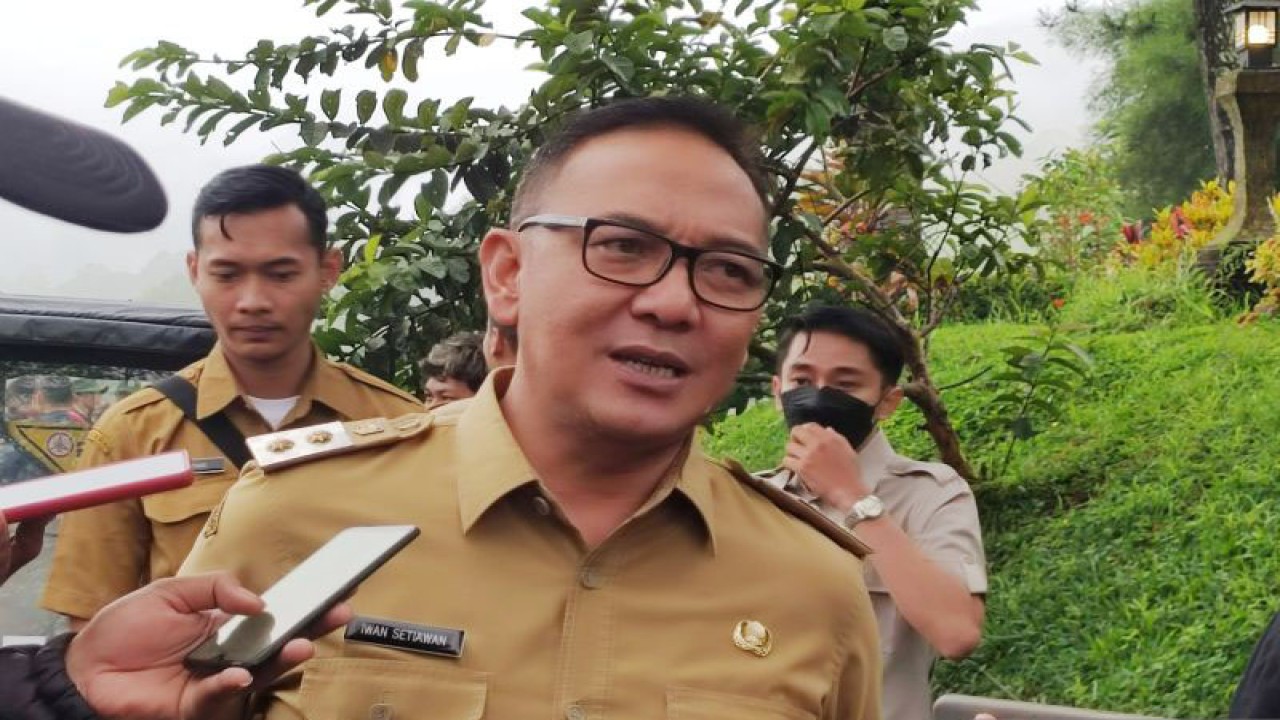 Pelaksana Tugas (Plt) Bupati Bogor Iwan Setiawan di Kabupaten Bogor, Jawa Barat. (FOTO ANTARA/M Fikri Setiawan)