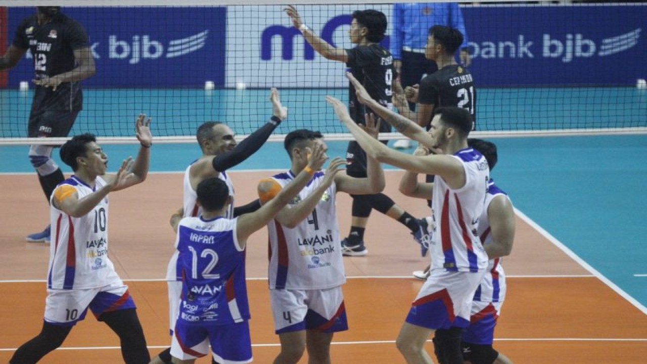 Pemain Jakarta LavAni Allo Bank malakukan selebrasi usai mencetak poin dalam laga lanjutan PLN Mobile Proliga 2023 melawan Jakarta STIN BIN di GOR Si Jalak Harupat, Bandung, Jawa Barat, Minggu (8/1/2023). (ANTARA/HO-PBVSI)