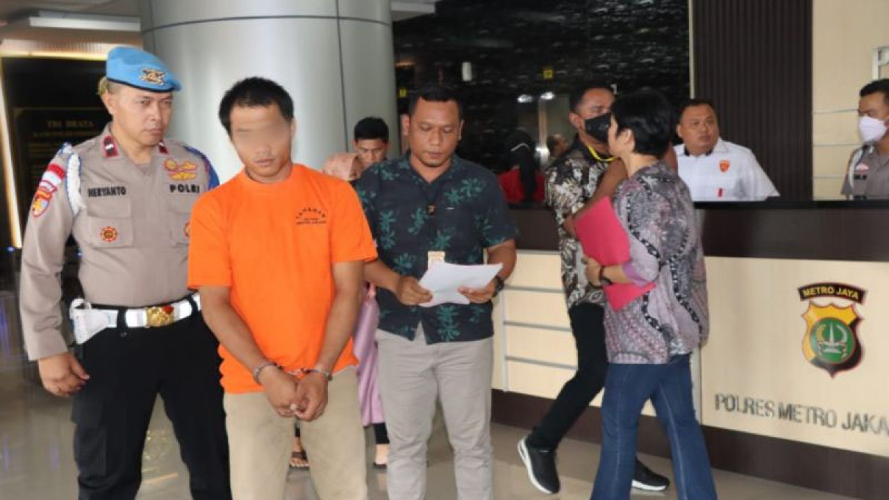 SMD saat dibawa ke Polres Metro Jakarta Barat, Jumat (27/1/2023). ANTARA/Ho-Polres Metro Jakarta Barat