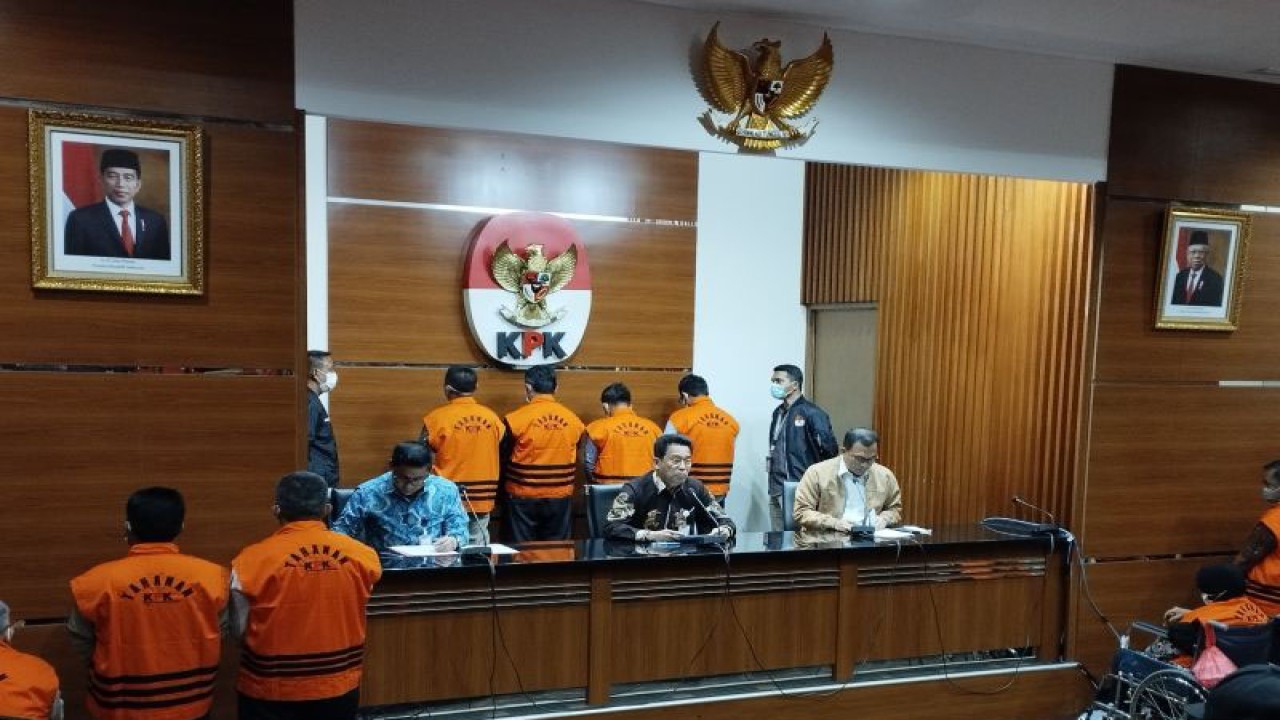 Suasana konferensi pers penahanan 10 mantan anggota DPRD Jambi terkait kasus dugaan suap pengesahan RAPBD Provinsi Jambi di Gedung Merah Putih KPK, Jakarta, Selasa (10/1/2023). ANTARA/Benardy Ferdiansyah