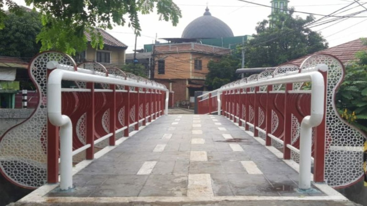 Salah satu jembatan antar kampung yang dibangun oleh Suku Dinas Bina Marga Jakarta Selatan, Jakarta, Jumat (30/12/2022). ANTARA/HO-Kominfotik Jakarta Selatan
