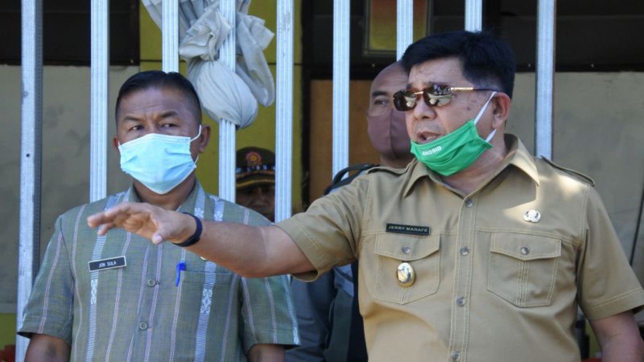 Wakil Bupati Kupang Provinsi usa Tenggara Timur Jerry Manafe (kanan). ANTARA/Benny Jahang