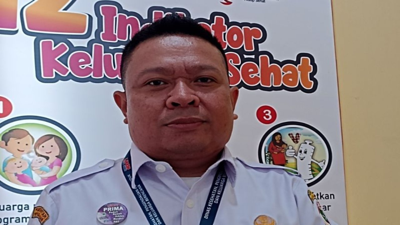 Kepala Bidang Pelayanan dan Sumber Daya Kesehatan, Dinas Kesehatan, Pengendalian Penduduk dan Keluarga Berencana Kapuas Hulu Nanang Padli. ANTARA (Teofilusianto Timotius)