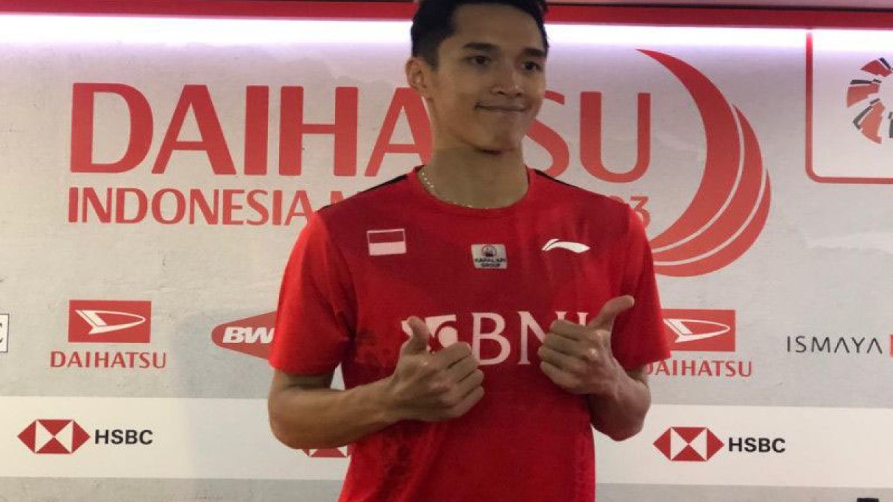 Jonatan Christie lolos ke babak 16 besar Indonesia Masters 2023 setelah mengalahkan Nhat Nguyen (Irlandia) pada babak pertama di Istora Senayan, Jakarta, Rabu (25/1/2023). (ANTARA/Roy Rosa Bachtiar)