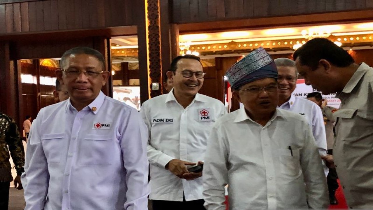 Ketua Umum PMI Jusuf Kalla di dampingi Gubernur Kalbar Sutarmidji menjelang pelantikan Ketua PMI Kalbar (Sucia Lucinda)
