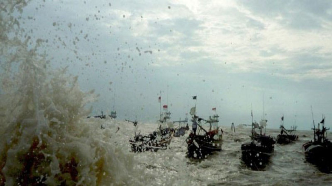 Arsip Foto. Suasana daerah pesisir Pantai Lasem di Kabupaten Rembang, Provinsi Jawa Tengah. (FOTO ANTARA/R. Rekotomo)