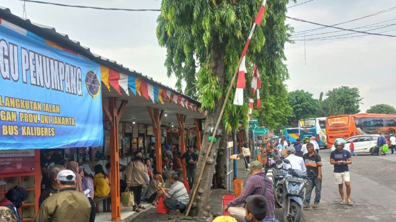 Situasi Terminal Kalideres di Jakarta Barat, Selasa (3/1/2023). ANTARA/Walda