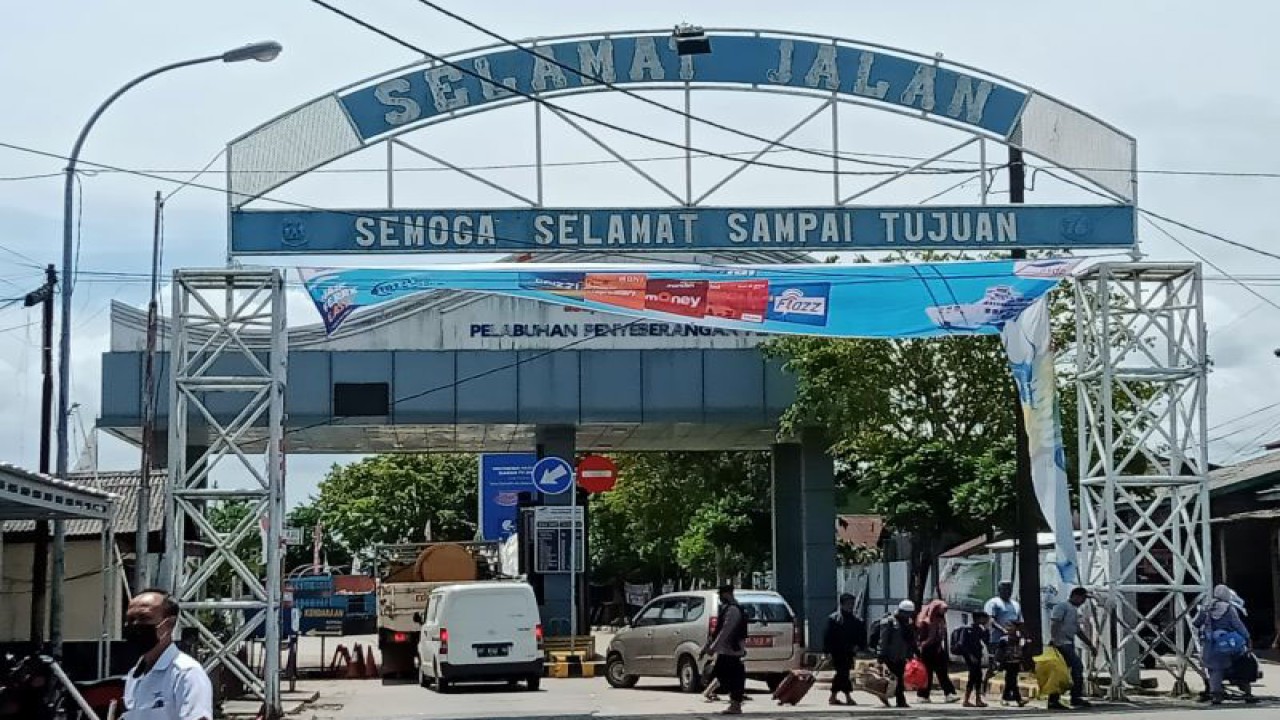 Pintu Gerbang Kabupaten Penajam Paser Utara, Kalimantan Timur (ANTARA/Novi Abdi-Bagus Purwa)