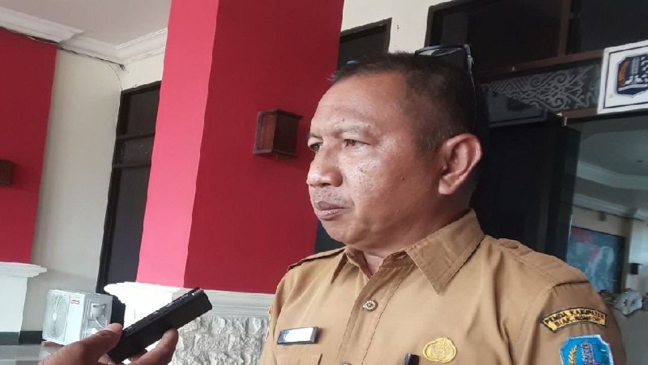 Kepala Dinas Pendidikan Biak Kamaruddin S.Pd.ANTARA/Muhsidin
