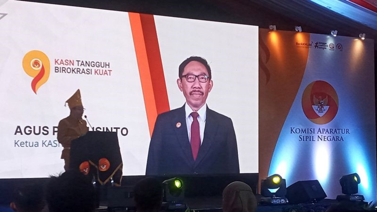 Ketua KASN Agus Pramusinto saat memberikan sambutan dalam acara Refleksi 9 Tahun KASN dan Resolusi 2023 bertema "KASN Tangguh, Birokrasi Kuat" di Kantor KASN, Jakarta, Senin (16/1/2023). (ANTARA/Tri Meilani Ameliya)