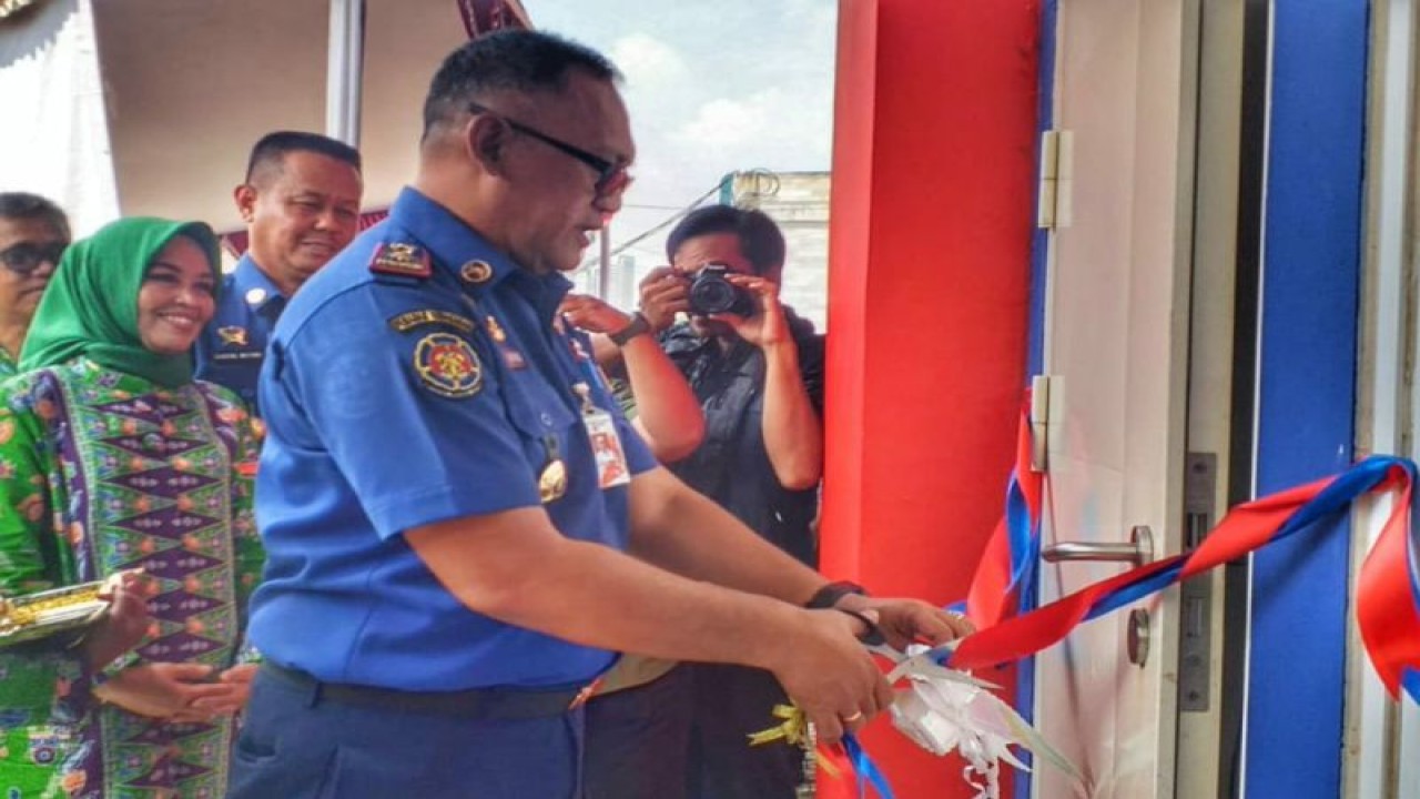 Kepala Dinas Penanggulangan Kebakaran dan Penyelamatan DKI Jakarta Satriadi meresmikan Pos Penanggulangan Kebakaran dan Penyelamatan (Gulkarmat)  Mampang Business Park di Jalan Tuty Alawiyah, Jakarta Selatan, Kamis (12/1/2023). ANTARA/HO-Kominfotik Jakarta Selatan