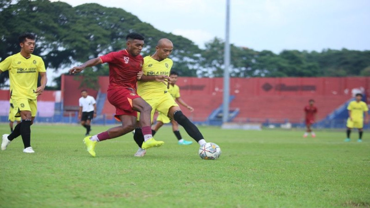 Pemain Persik Kediri saat berlatih di Kediri, Jawa Timur. ANTARA/ HO-Persik Kediri