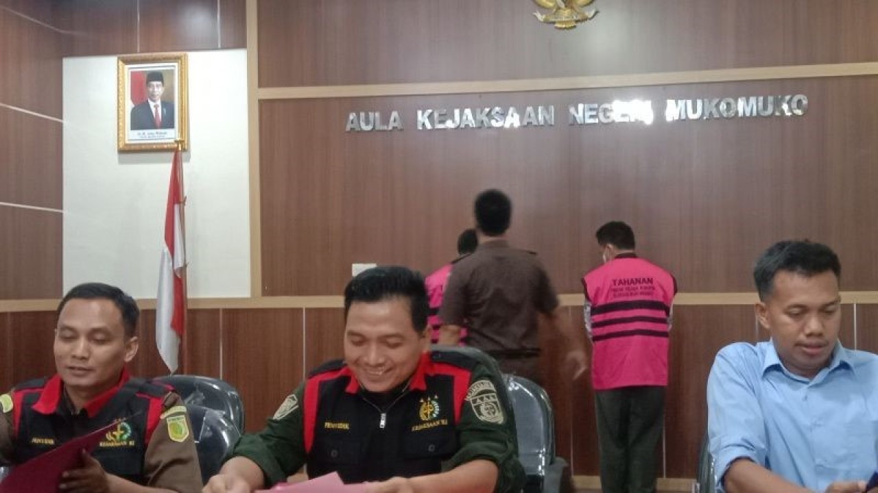 Kejaksaan Negeri Mukomuko menggelar siaran pers penetapan dua tersangka baru kasus korupsi BPNT, Kamis (26/1/2023) ANTARA/Ferri