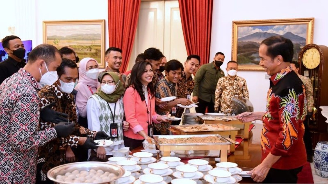 Presiden Joko Widodo bersilaturahmi dan menjamu para wartawan Istana di Istana Negara, Jakarta, Selasa (10/1/2023) (ANTARA/HO-Biro Pers Sekretariat Presiden)