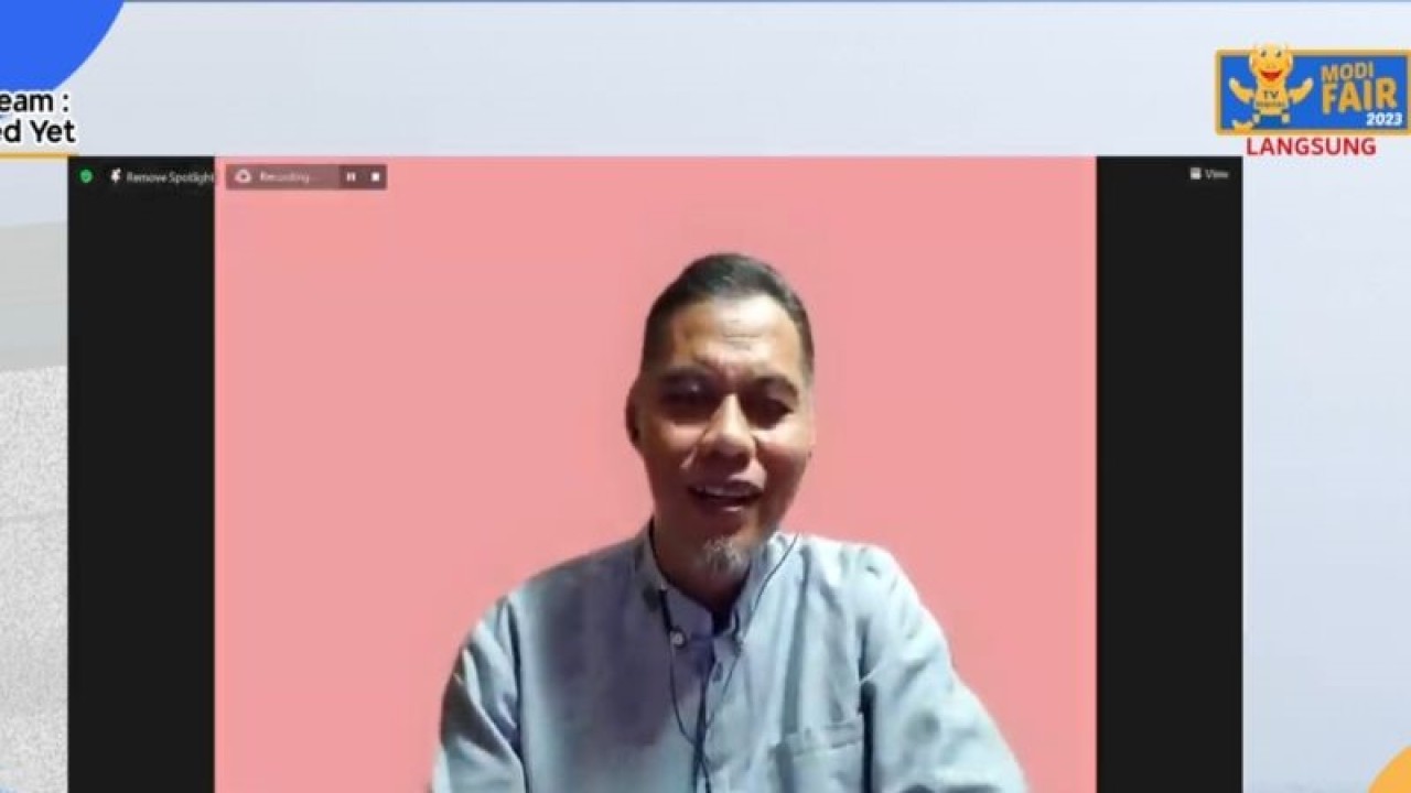 Tangkapan layar saat Direktur Penyiaran Direktorat Jenderal Penyelenggaraan Pos dan Infomatika (Ditjen PPPI), Kementerian Komunikasi dan Informatika, Geryantika Kurnia memberikan paparan dalam webinar bertajuk "ASO's Dream: Unfinished Yet", Senin (23/1/2023) malam. (ANTARA/Fathur Rochman)