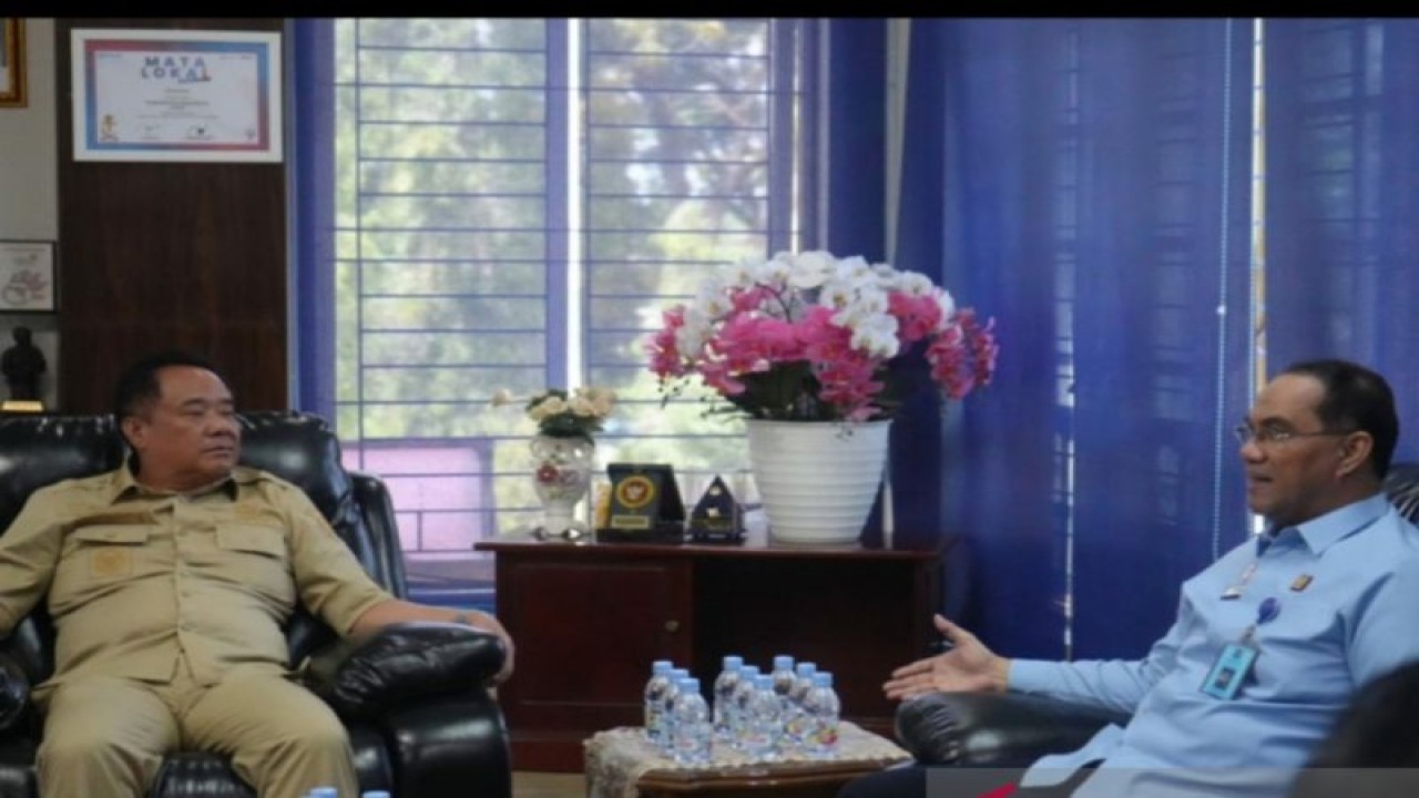 Kakanwil Kemenkumham Sumsel, Ilham Djaya bersilaturahmi dengan pejabat di Kabupaten Lahat. (ANTARA/Yudi Abdullah/23)