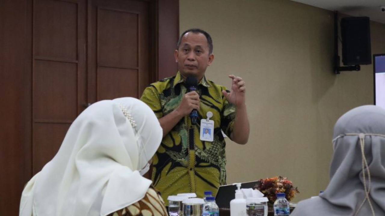 Deputi Bidang Perlindungan Khusus Anak Kementerian Pemberdayaan Perempuan dan Perlindungan Anak Nahar dalam Media Talk bertajuk "Capaian Kinerja KemenPPPA TA 2022 dan Resolusi KemenPPPA TA 2023", Jakarta, Jumat (13/1/2023). (ANTARA/ Anita Permata Dewi)