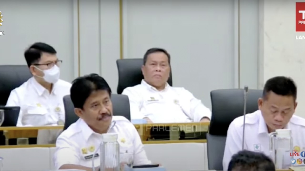 Tangkapan layar Kepala Badan Karantina Pertanian Kementerian Pertanian Bambang dalam Rapat Dengan Pendapat dengan Komisi IV DPR RI yang diikuti secara daring di Jakarta, Selasa (24/1/2023). (ANTARA/YouTube Komisi IV DPR RI Channel)