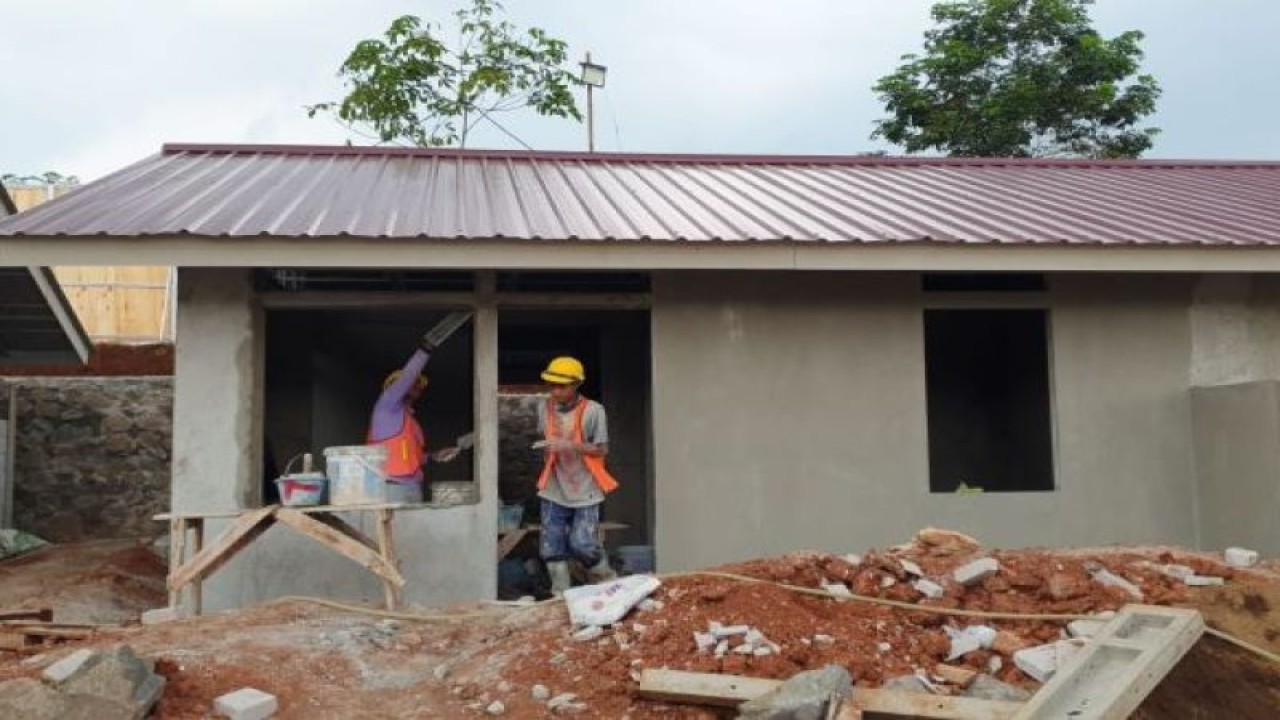 Pembangunan hunian tetap pasca bencana gempa bumi untuk masyarakat di Kabupaten Cianjur, Jawa Barat oleh Kementerian PUPR. ANTARA/HO - Dirjen Perumahan Kementerian PUPR