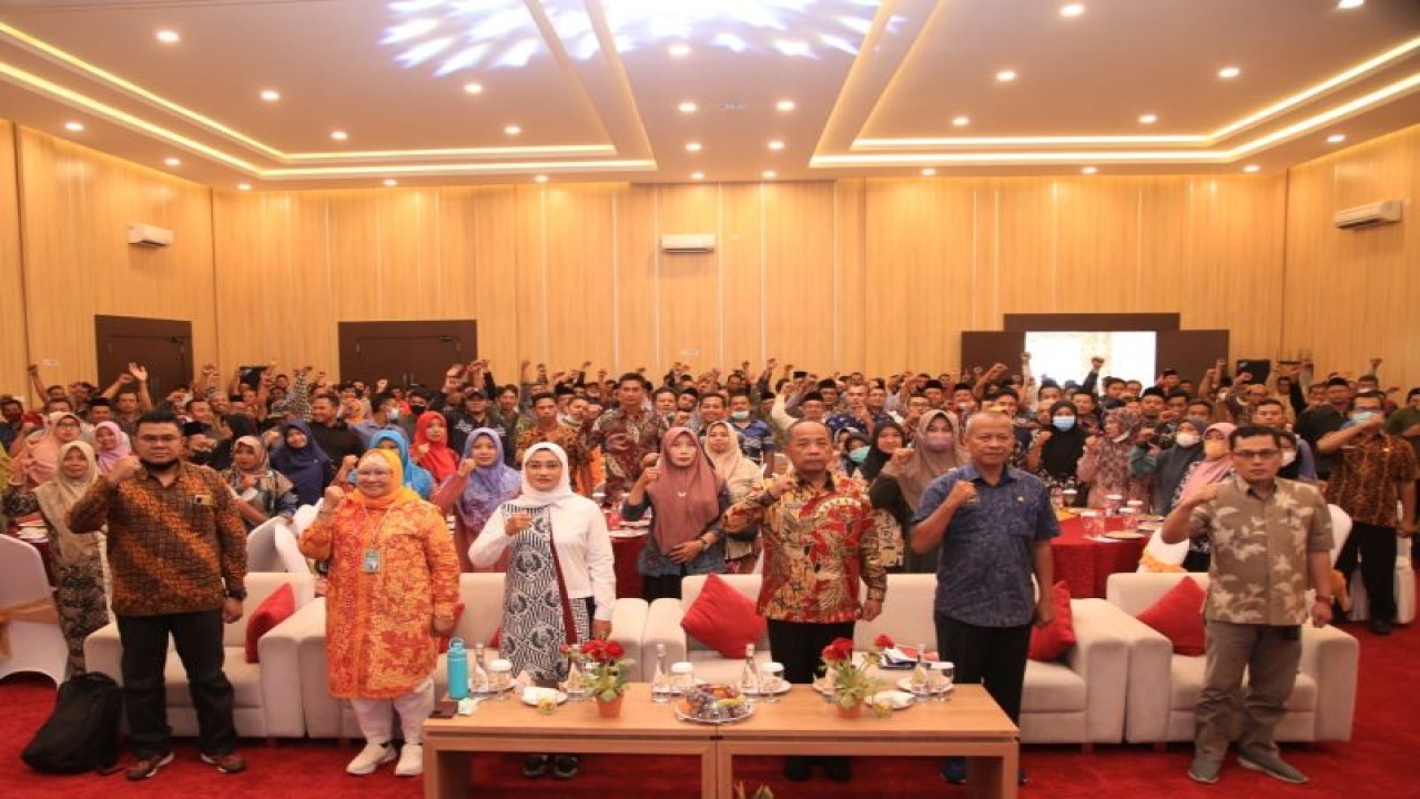 Dialog 'Kiat Bertahan Dalam Dunia Kerja Pascapandemi' yang digelar Kementerian Ketenagakerjaan di Nganjuk, Jawa Timur, Jumat (27/1/2023). ANTARA/HO-Kemnaker