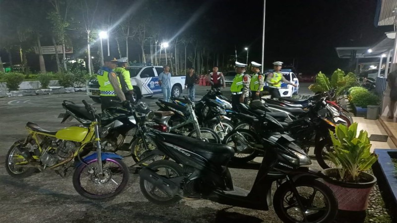 Kendaraan sepeda motor yang diamankan Polres Agam. Antara/HO-Dok Humas Polres Agam.