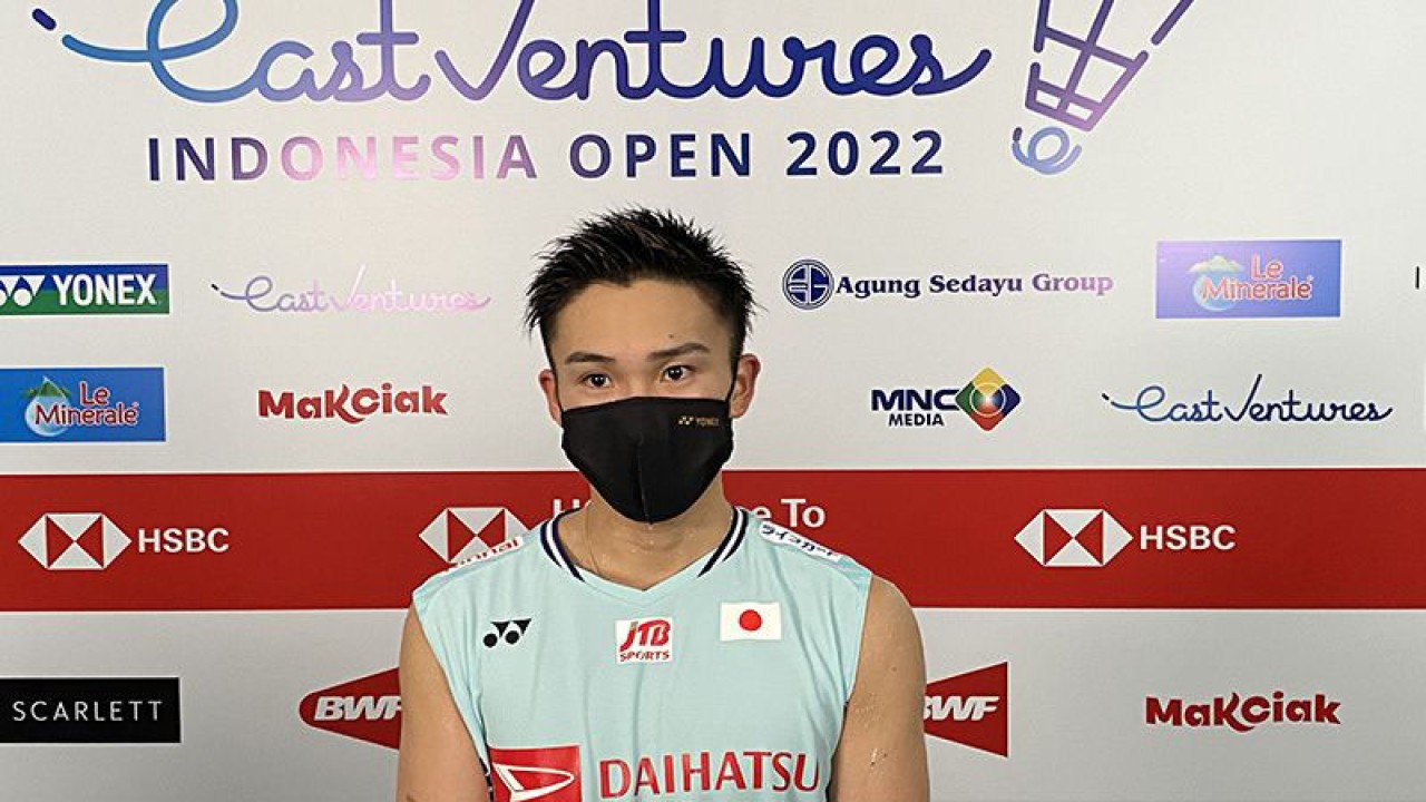 Pebulu tangkis tunggal putra Jepang Kento Momota . ANTARA/Shofi Ayudiana/aa.