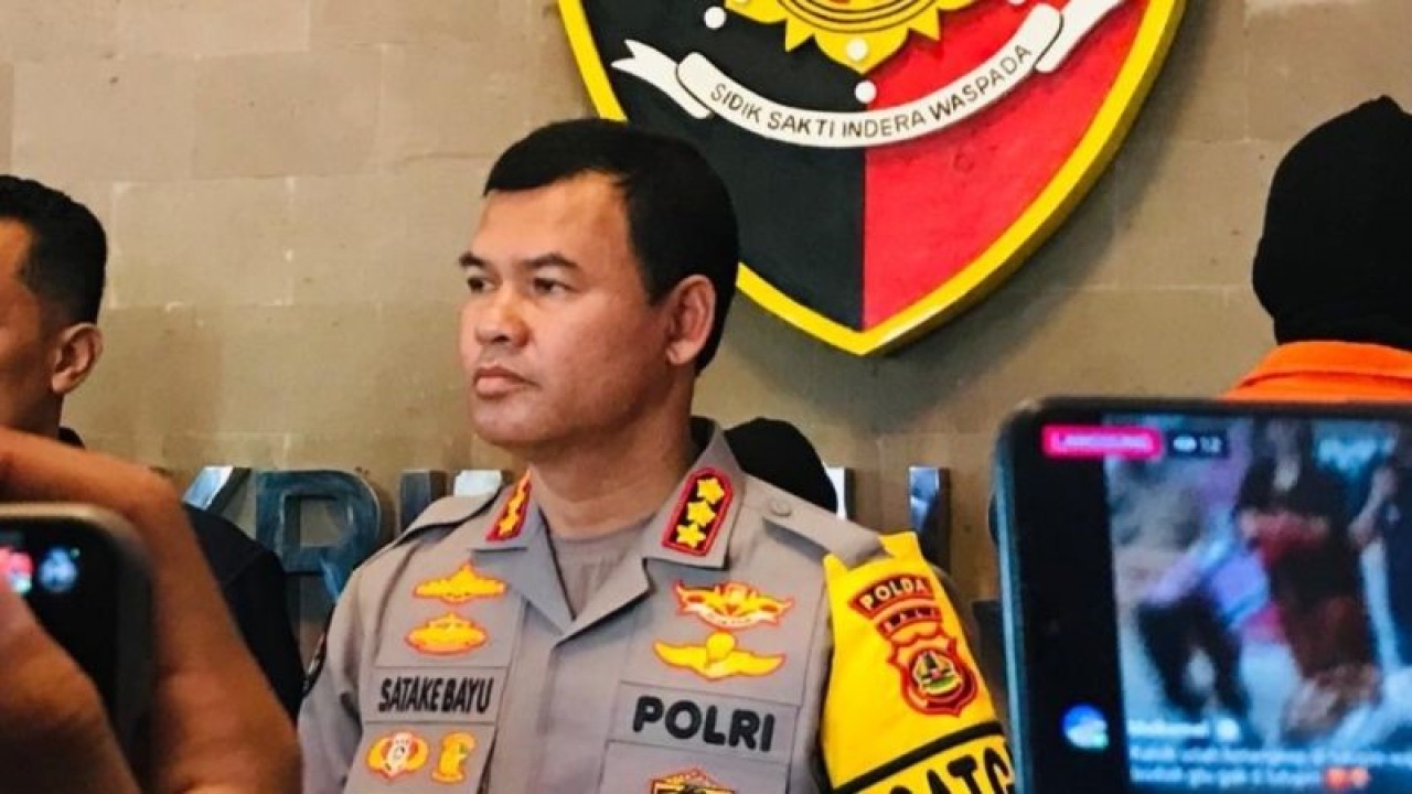 Kepada Bidang Hubungan Masyarakat Polda Bali Komisaris Besar Polisi Stefanus Satake Bayu Setianto. ANTARA/Rolandus Nampu