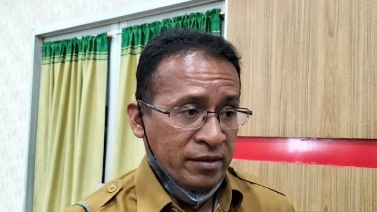 Kepala Bagian Perekonomian Daerah Sekretariat Daerah Manokwari, Rishard H Alfons. (ANTARA/Rachmat Julaini)
