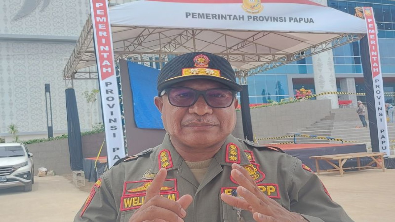 Kepala BPBD Papua Wiliam Manderi. (ANTARA/ Qadri Pratiwi)