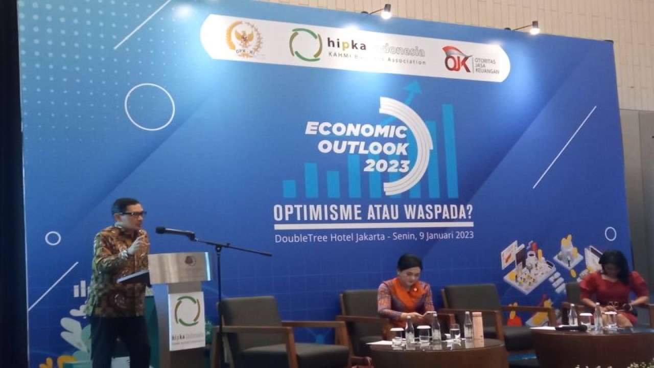 Kepala Badan Supervisi Bank Indonesia (BSBI) Edhie Purnawan dalam forum Economic Outlook 2023 Himpunan Pengusaha Kahmi (HIPKA) di Jakarta, Senin (9/1/2023). ANTARA/ Muhammad Heriyanto.