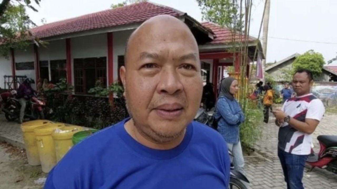 Kepala Cabang Bulog Sub Divisi Regional Sampit, Rony Hadianto. (ANTARA/Norjani)